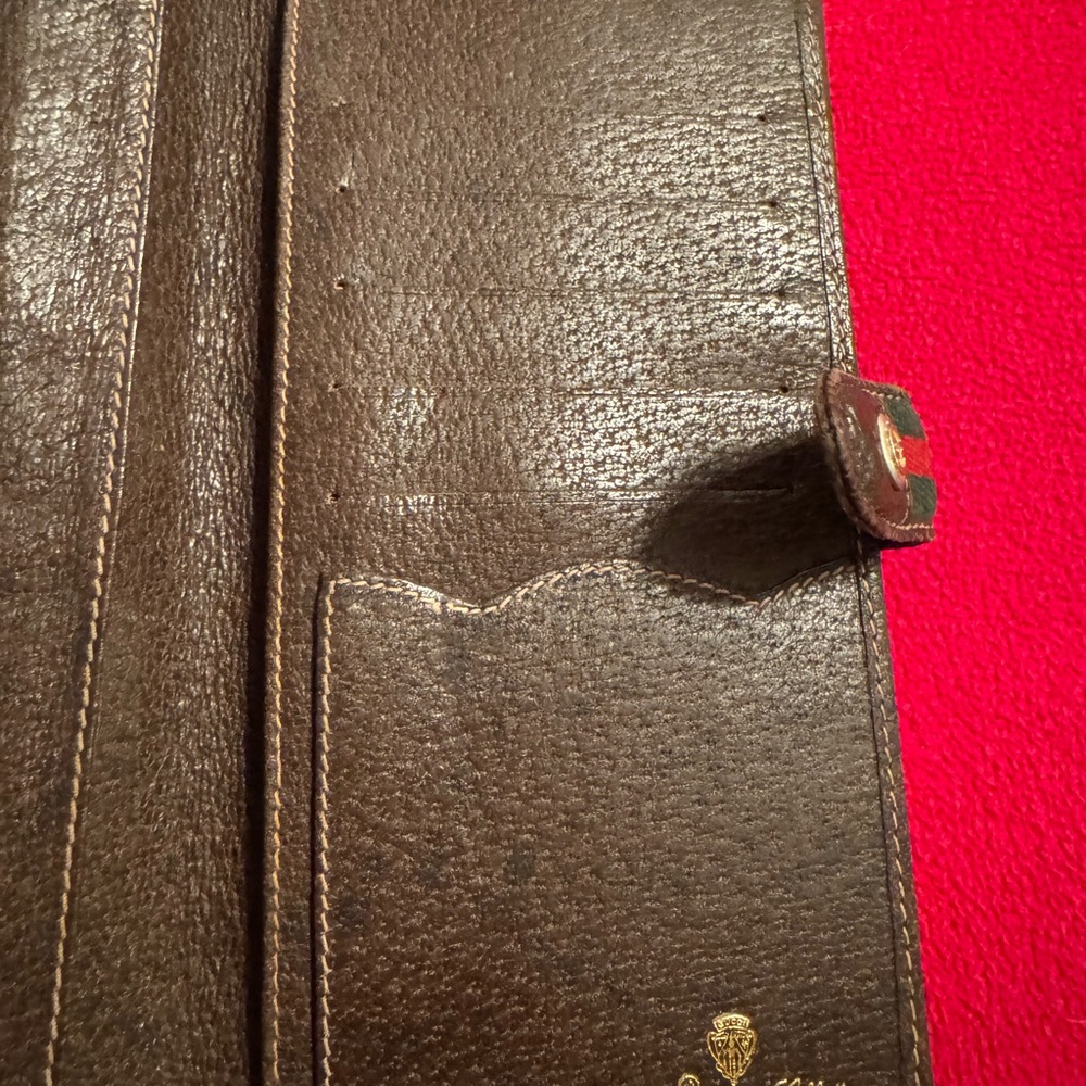 Gucci Accessory Collection. Great condition for this unique, vintage wallet. - Picture 8 of 8